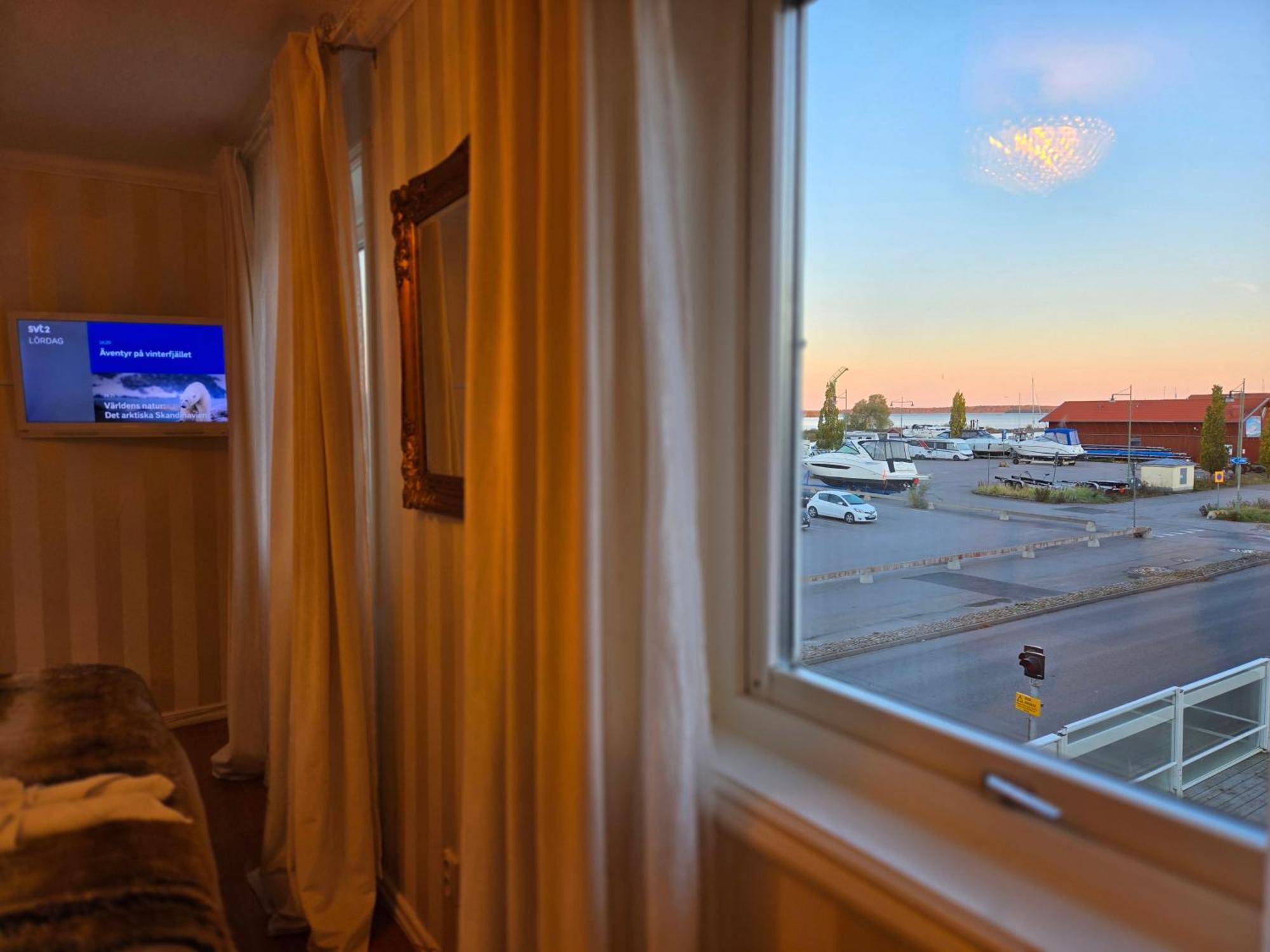 Vaenerport Lakefront Hotell Mariestad Extérieur photo