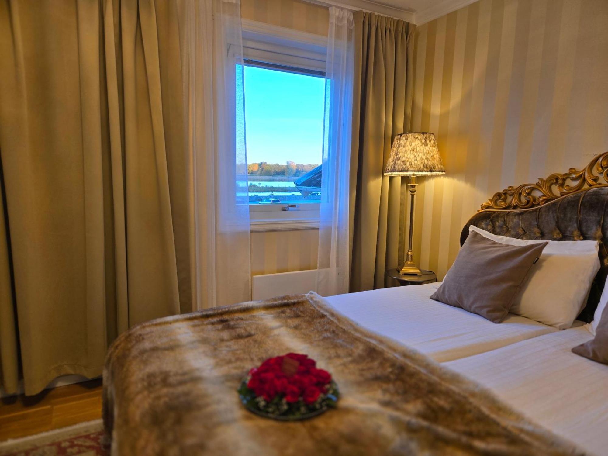 Vaenerport Lakefront Hotell Mariestad Extérieur photo