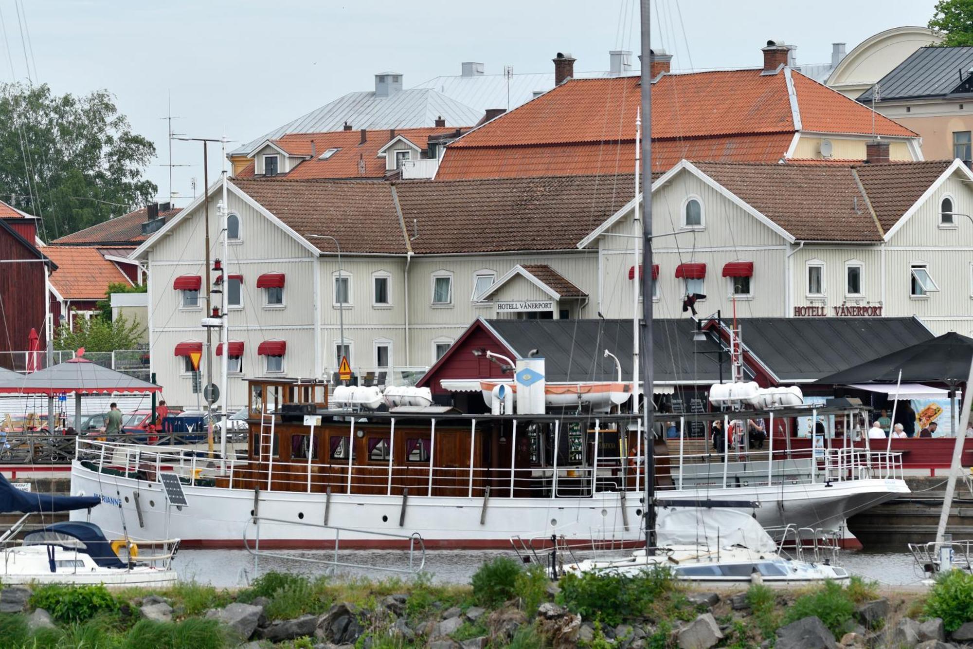 Vaenerport Lakefront Hotell Mariestad Extérieur photo