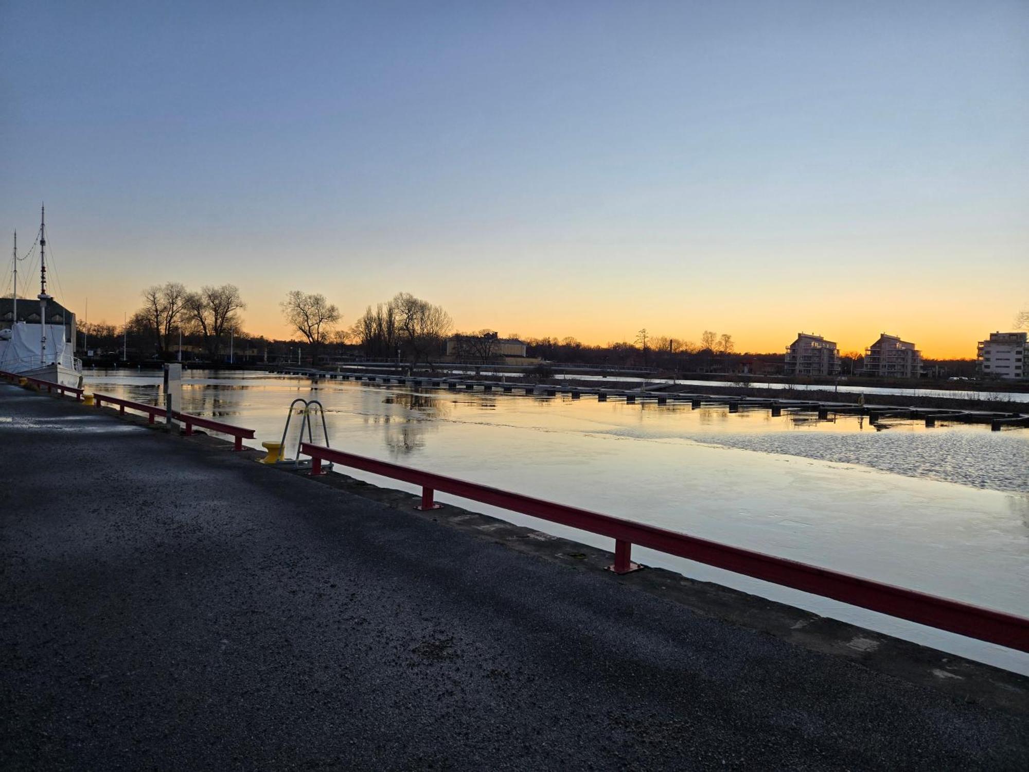 Vaenerport Lakefront Hotell Mariestad Extérieur photo