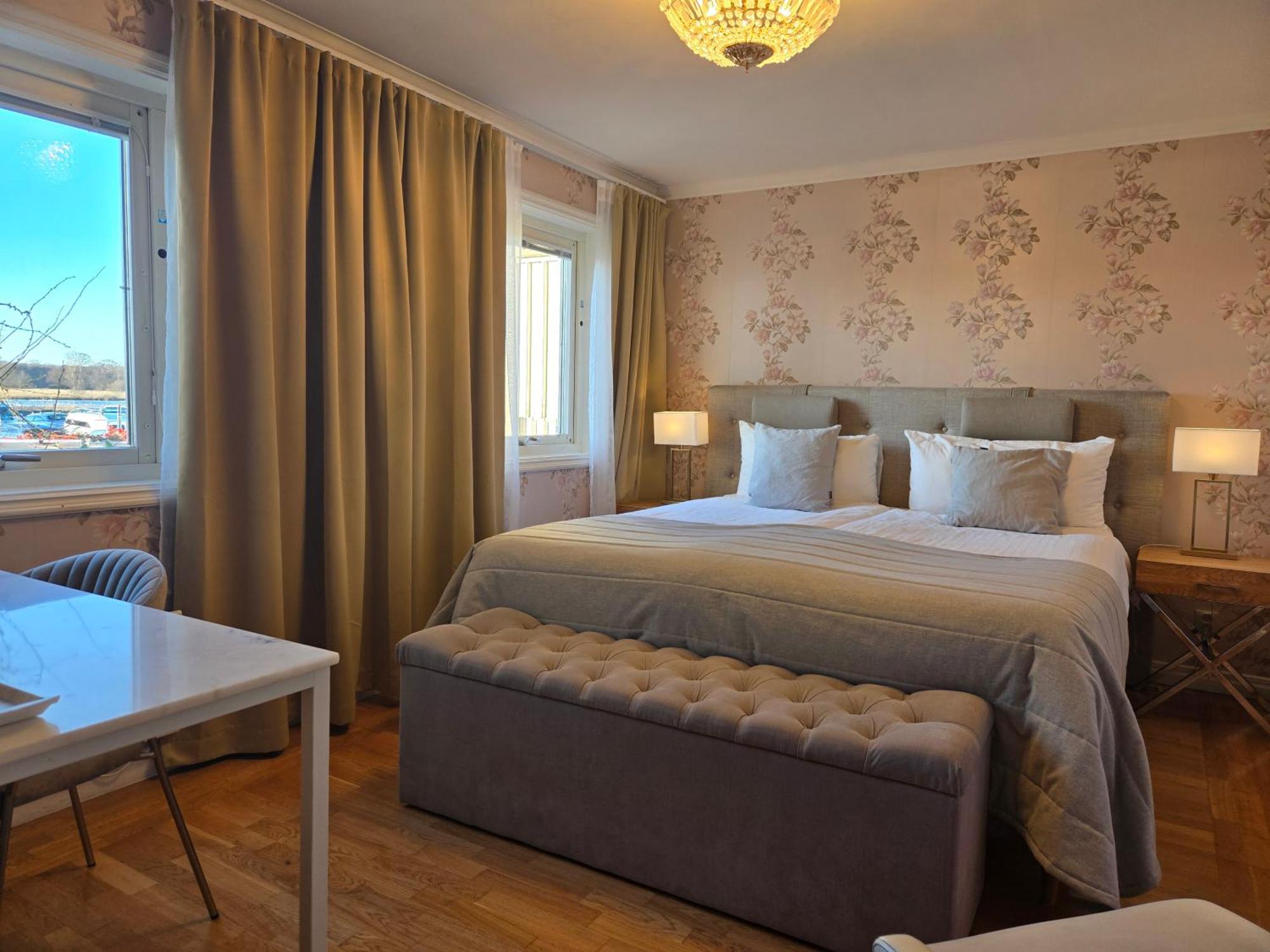 Vaenerport Lakefront Hotell Mariestad Extérieur photo